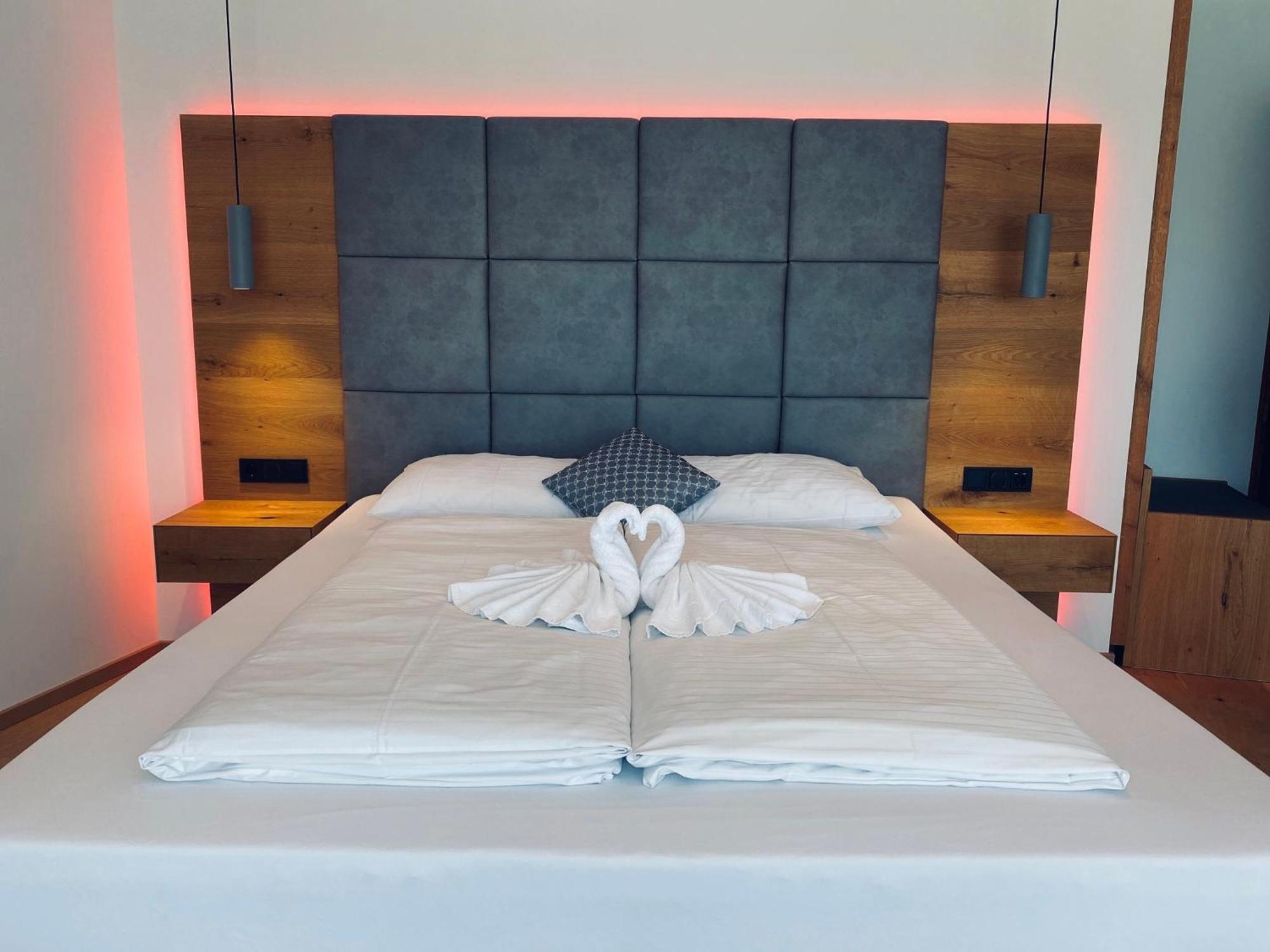 Patrix Hotel, Restaurant, Bar Frankenburg am Hausruck Ngoại thất bức ảnh